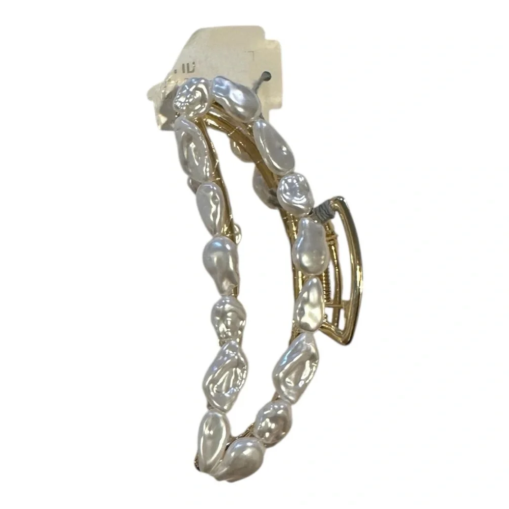 Elegant Pearl and Gold Hair Clip